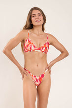 Laden Sie das Bild in den Galerie-Viewer, Model Front: Rio De Sol Unterteil Bottom Mirage Kiara
