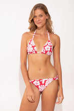 Laden Sie das Bild in den Galerie-Viewer, Model Front: Wednesday In Hawaii By Rio De Sol Oberteil Top Pua-Hibiscus Mel
