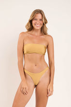 Laden Sie das Bild in den Galerie-Viewer, Model Front: Rio De Sol Unterteil Bottom Fluity-Dourado Essential
