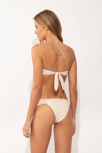 Laden Sie das Bild in den Galerie-Viewer, Model Back: Rio De Sol Oberteil Top Malibu-Natural Mavi
