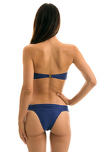 Laden Sie das Bild in den Galerie-Viewer, Model Back: Rio De Sol Unterteil Bottom Kiwanda Denim Bandeau
