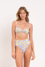 Laden Sie das Bild in den Galerie-Viewer, Model Front: Rio De Sol Unterteil Bottom Glow Hotpants
