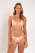 Laden Sie das Bild in den Galerie-Viewer, Model Front: Rio De Sol Unterteil Bottom Sahari Ibiza-Comfy
