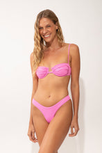 Laden Sie das Bild in den Galerie-Viewer, Model Front: Rio De Sol Oberteil Top Crespinho-Rosa Zaya
